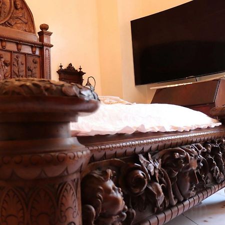 B&B Goldmund نابولي المظهر الخارجي الصورة